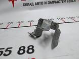 Кронштейн крепления высоковольтной электропроводки порта зарядки Tesla model 3 1067954-00-