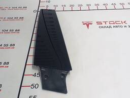 Накладка стойки B наружная правая (стекло) Tesla model S, model S REST 1004535-00-B