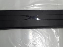 Накладка верхняя дверного проёма сокола правая в комплекте пластик Tesla model X 1105135-0